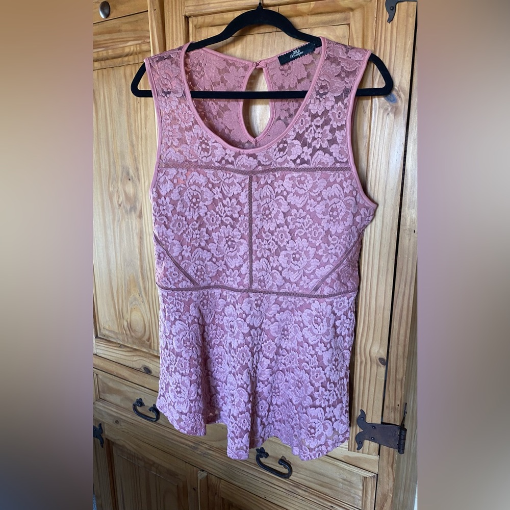 BKE Boutique lace top with keyhole closure, XL